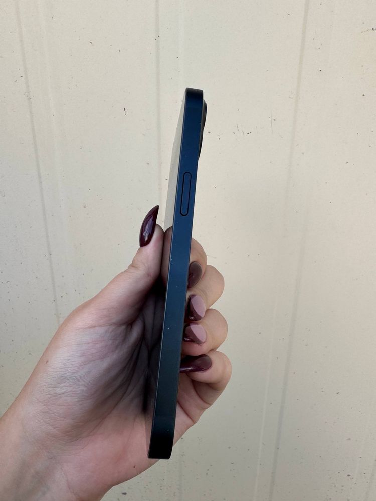 Продам айфон 13/128 нова батарея100% iphone 13:138