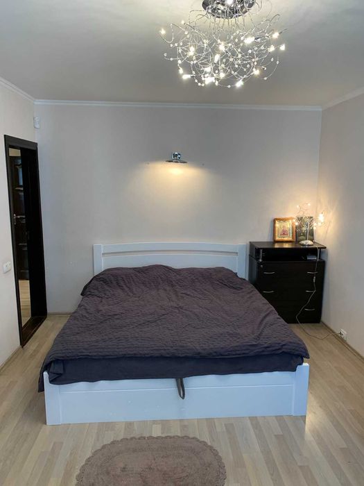 Двухкомнатная Ахматовой срочно продам