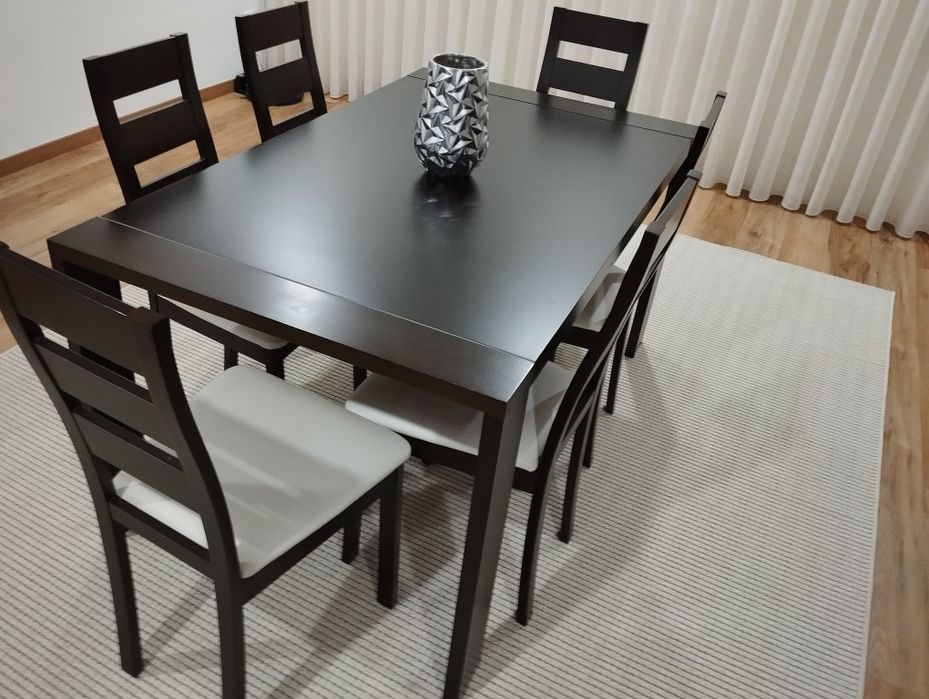 Conjunto de mesa de jantar e 6 cadeiras