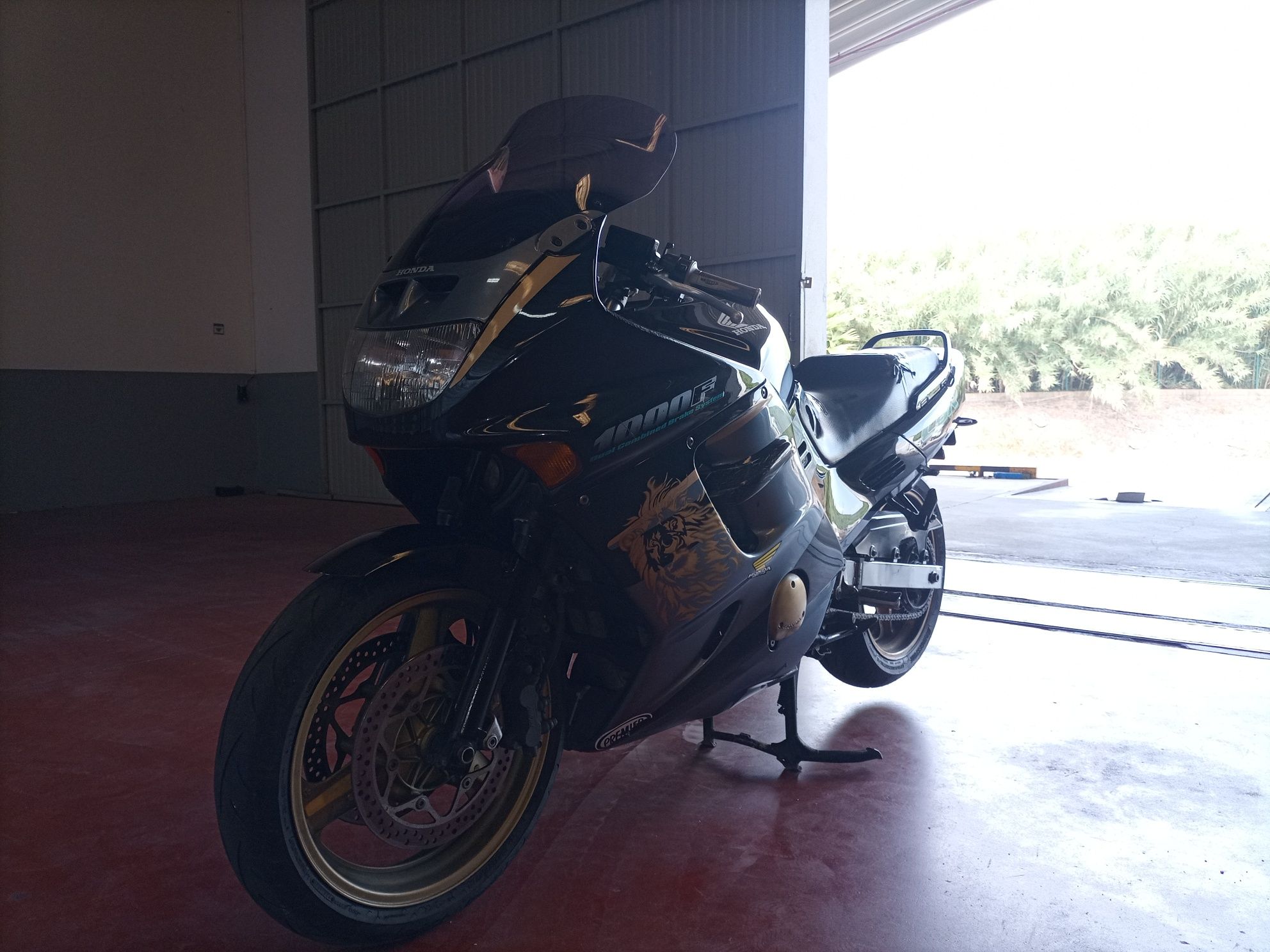 Vendo, troco cbr1000F