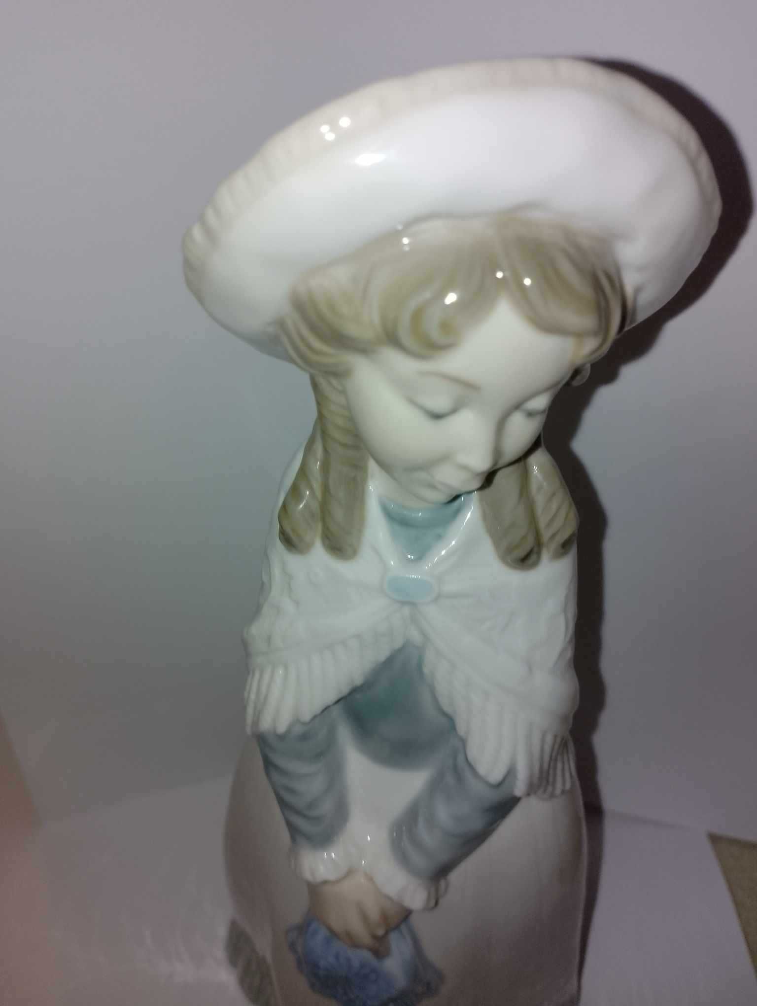 Bardzo duża elegancka porcelanowa dama Nao Lladro