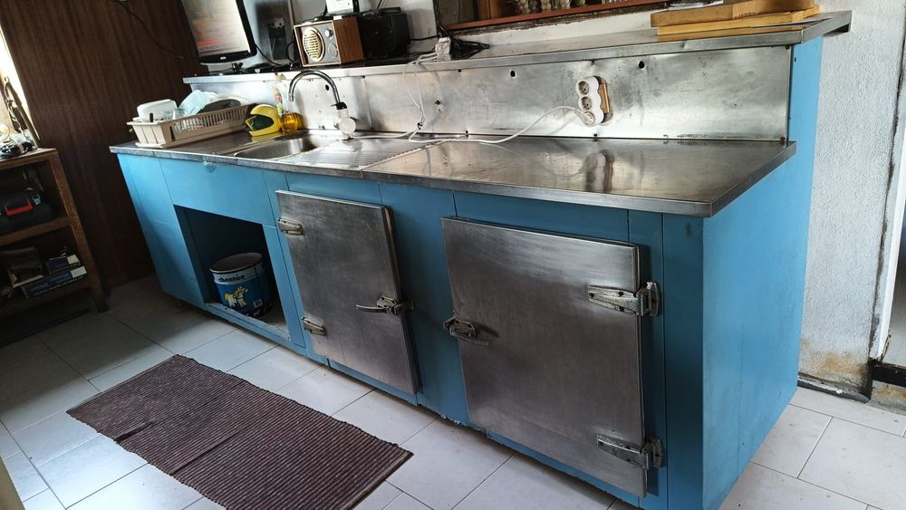 Balcão com banca. 3.05m em inox. Bom estado