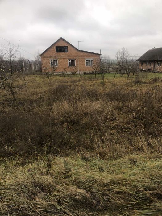 Будинок з територією