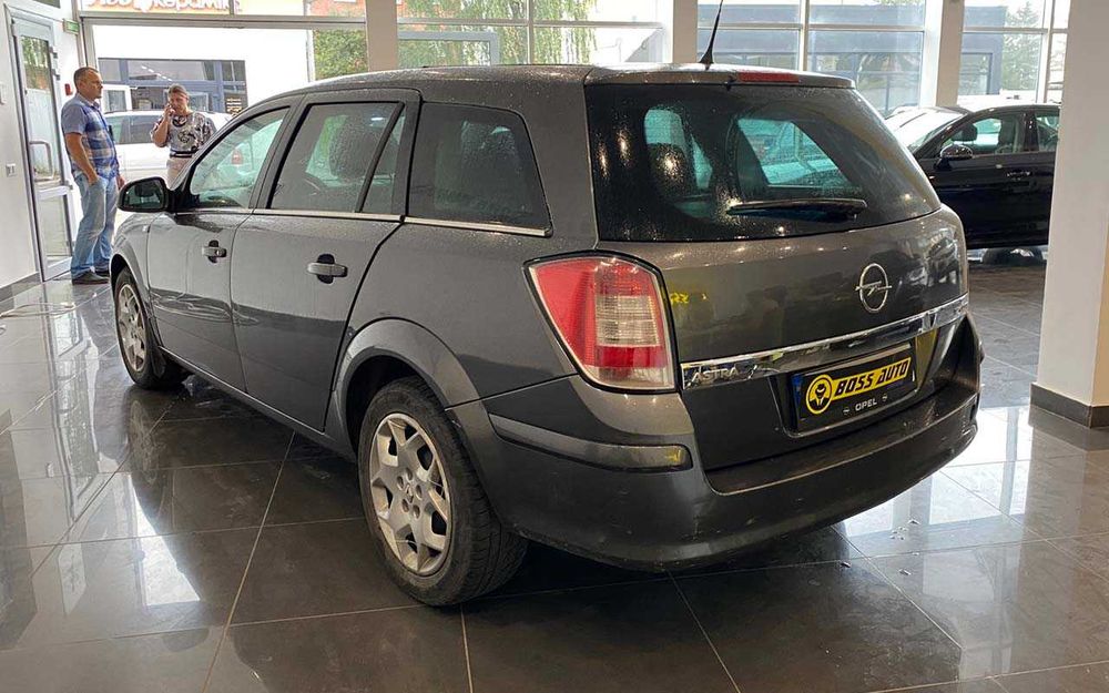 Opel Astra  2010