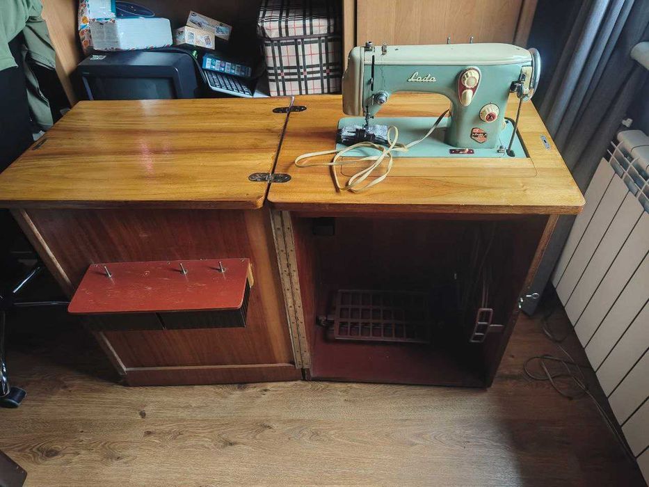 Швейная машинка Lada 236-1