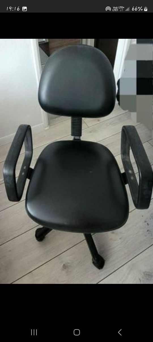 Krzesło biurowe kręcone