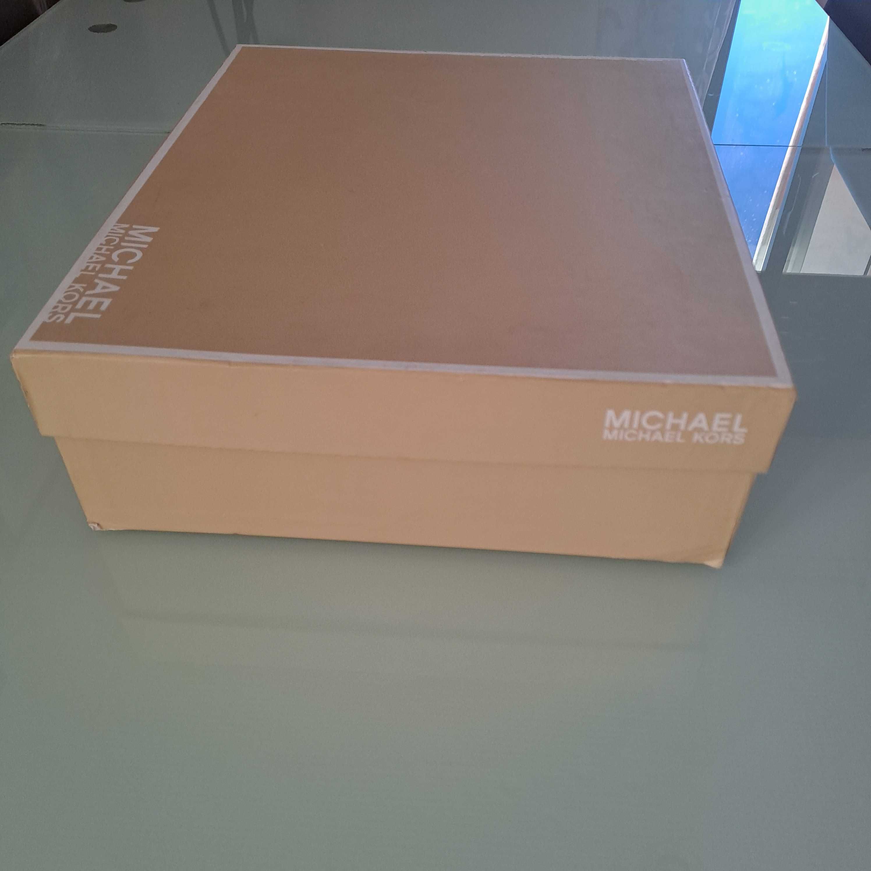 Sapatos em PELE, da Michael KORS