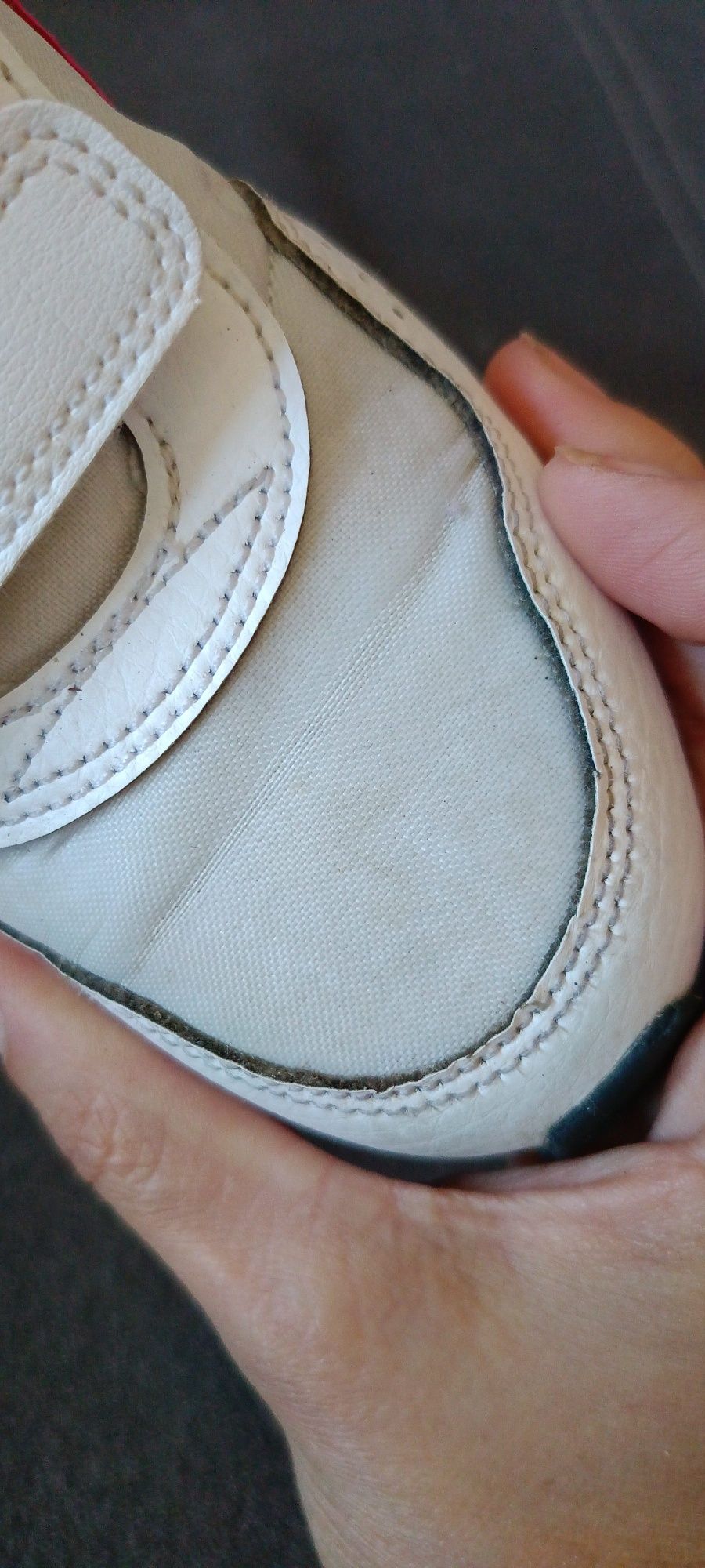 Buty adidasy dla dziewczynki firmy Nike.