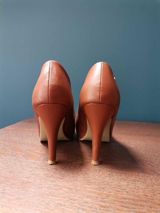 nowe brązowe szpilki, półbuty na obcasie 39