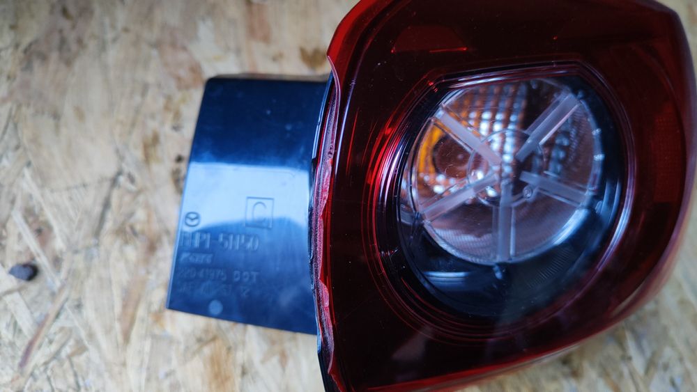 Фонарі мазда 3 2016 хетч.