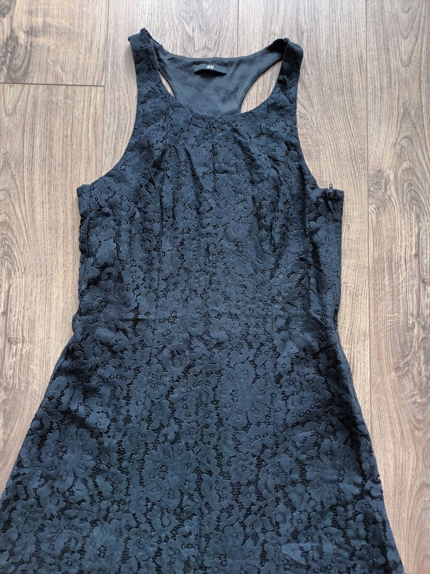 Czarna koronkowa sukienka H&M