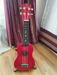 Ukulele w kolorze czerwonym marki Echo