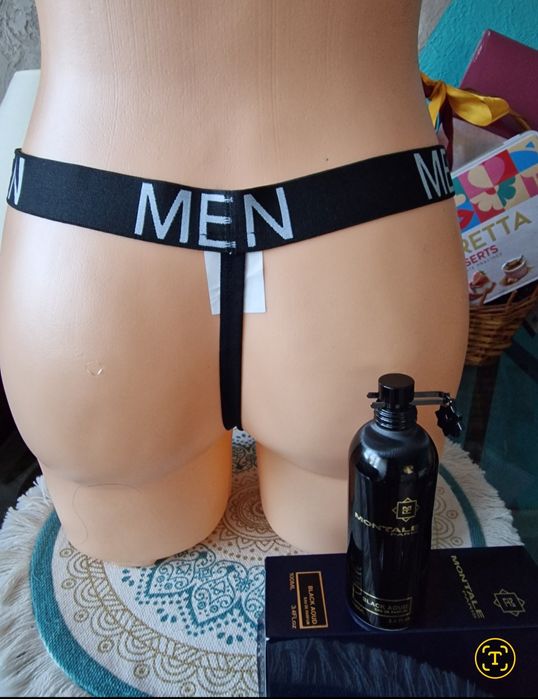 Seksowne męskie stringi z szerokim gumowym pasem i nadrukiem.