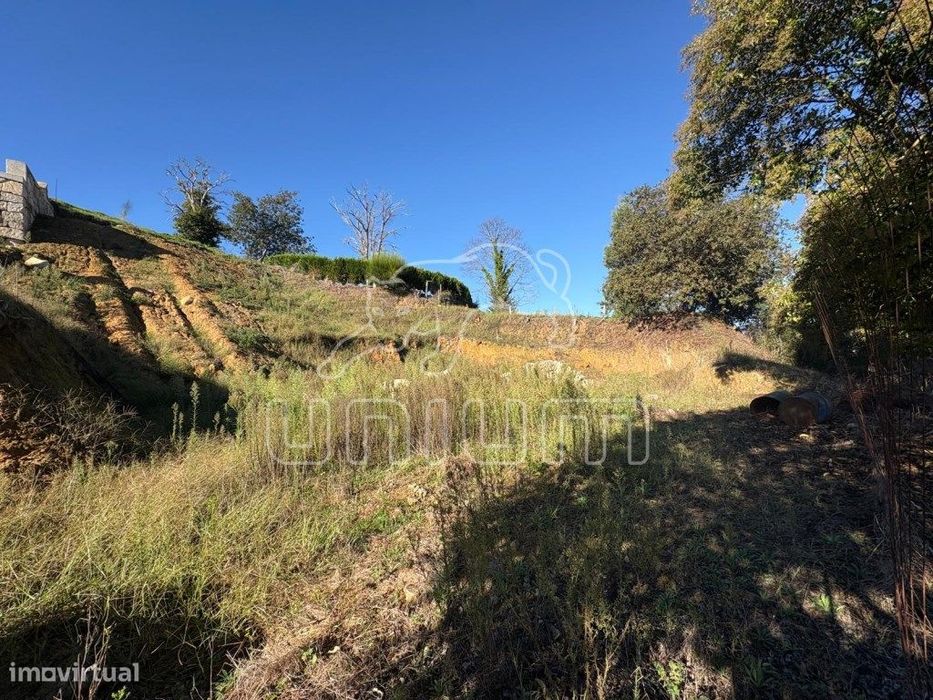 Lote com projeto aprovado em Venade