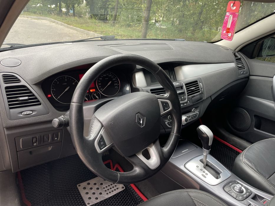 Renault Laguna 3 2.0 дизель Автомат