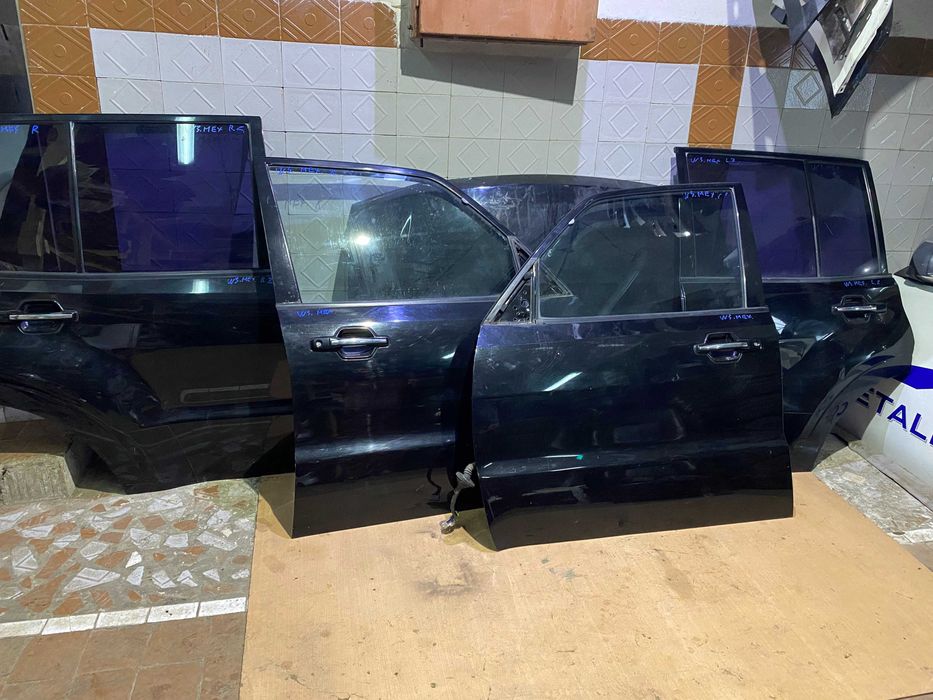 Дверь Двери передние задние Mitsubishi pajero Wagon