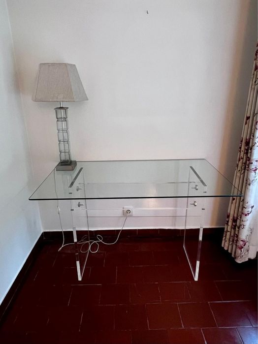 Mesa acrilico e vidro
