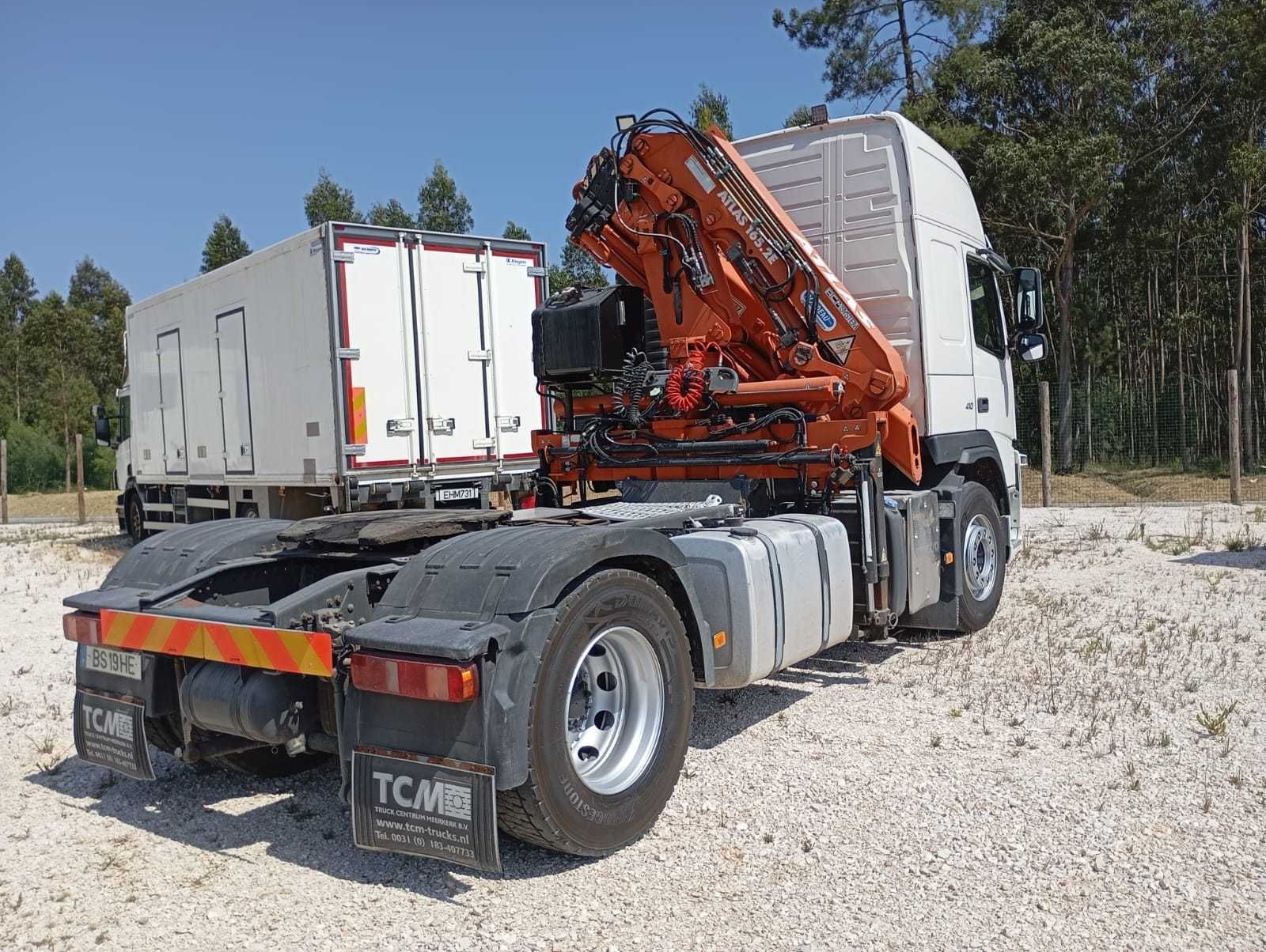 Volvo Fm com grua
