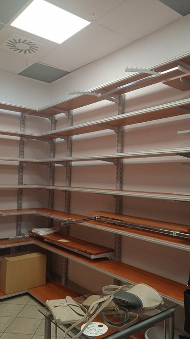 Regały, stoliki, biurko