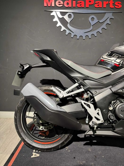 UM XTREET RS125 de 2022 com 2502 KMS