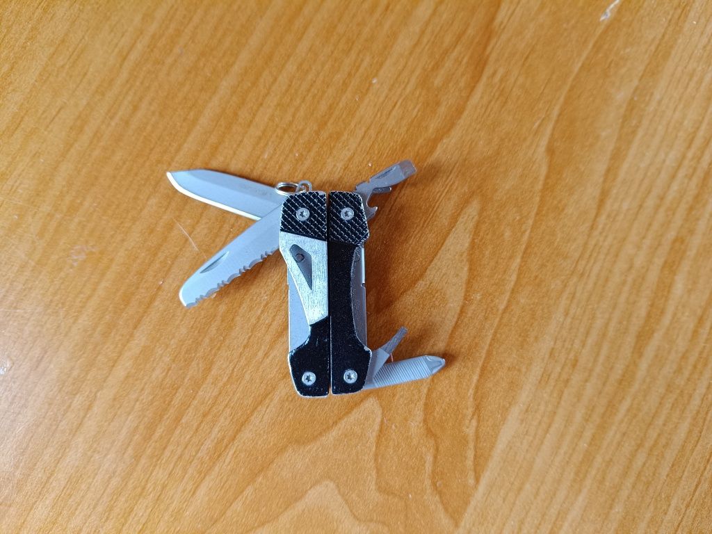 Multitool Gerber Vise