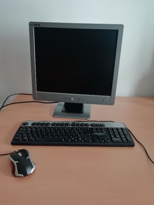 Computador, monitor, teclado e rato ASUS