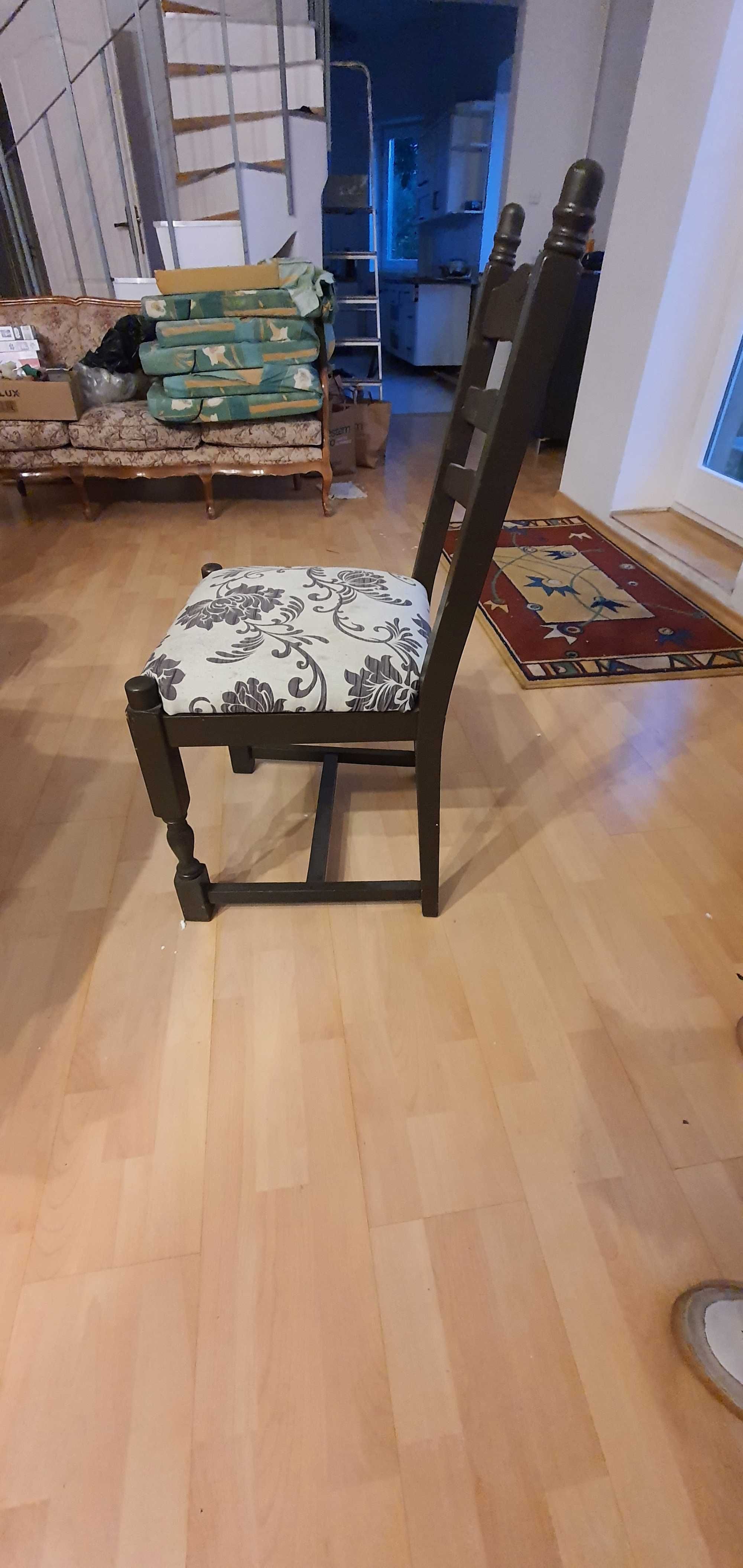 Stół + 6 krzeseł drewno do renowacji, bardzo stabilne.