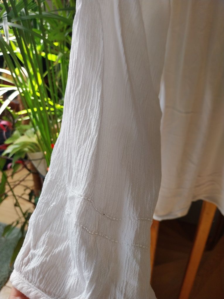 Biała obszerna bluzka w stylu boho