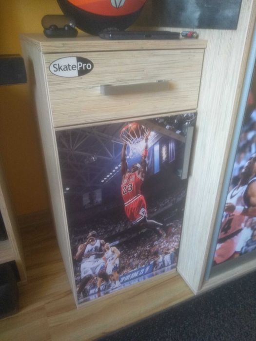 Szafka z szufladą i drzwiczkami z dużym kątem otwarcia idealny stan