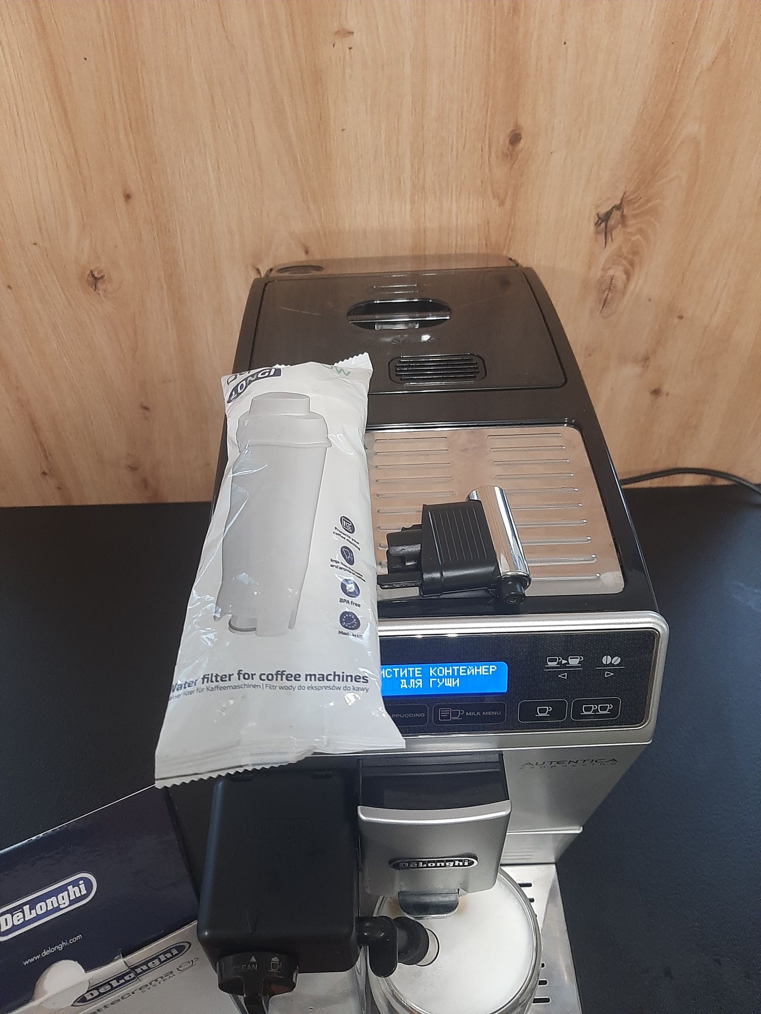 Кавомашина Delonghi Autentica новий капучинатор