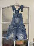 Jeansowe ogrodniczki w stylu vintage