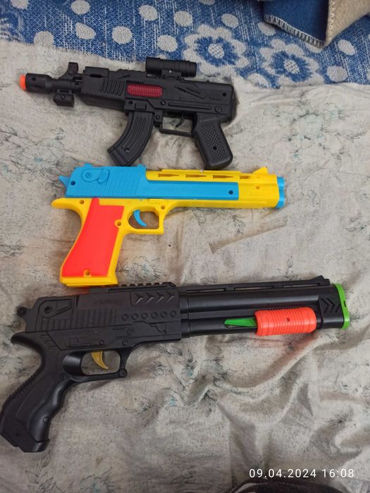 продам игрушки пистолеты, ружье, водяной пистолет