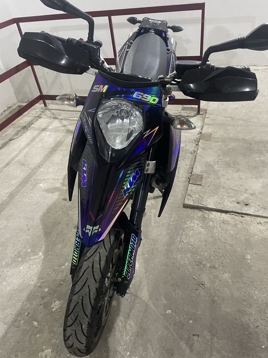 КТМ 690 Supermoto