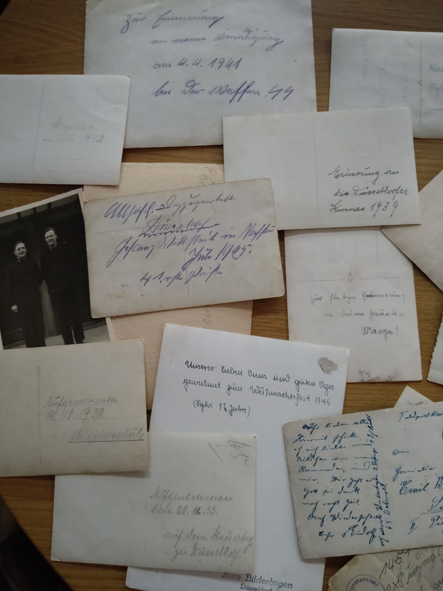 Oryginalne zdjęcia i dokumenty niemieckich żołnierzy z czasów I i II w