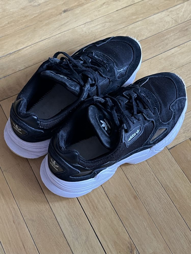 Кросовкі чорні 37 Adidas Falcon
