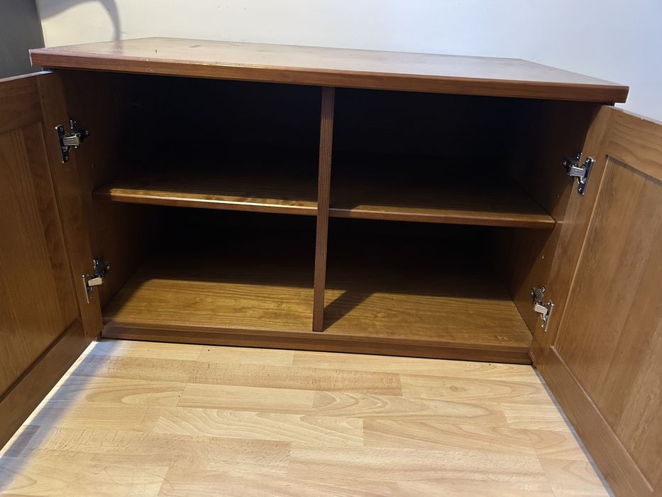 Movel de madeira maciça (TV ou outros)