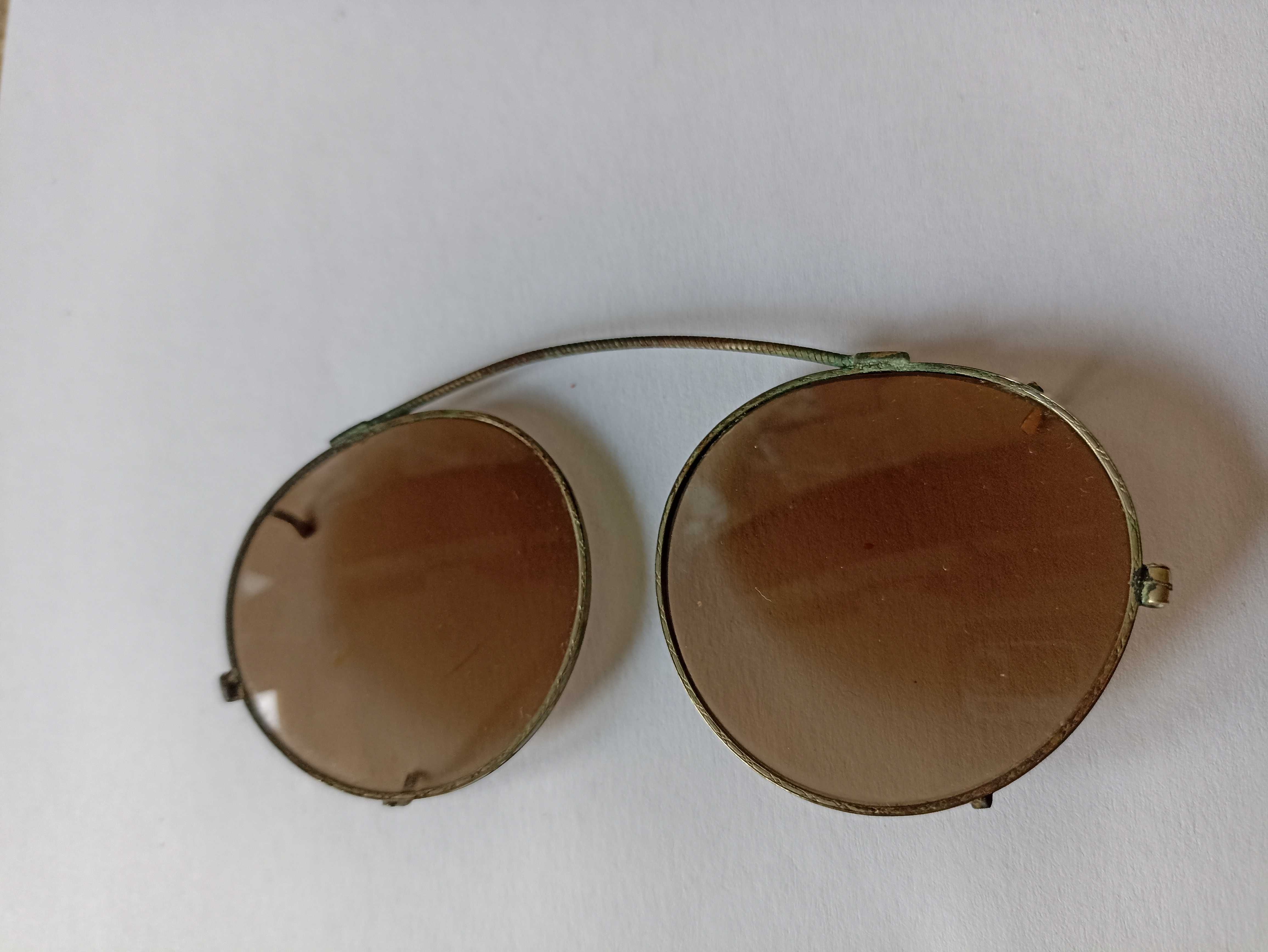 Stare, kolekcjonerskie okulary z pierwszej połowy XX w. typu binokle