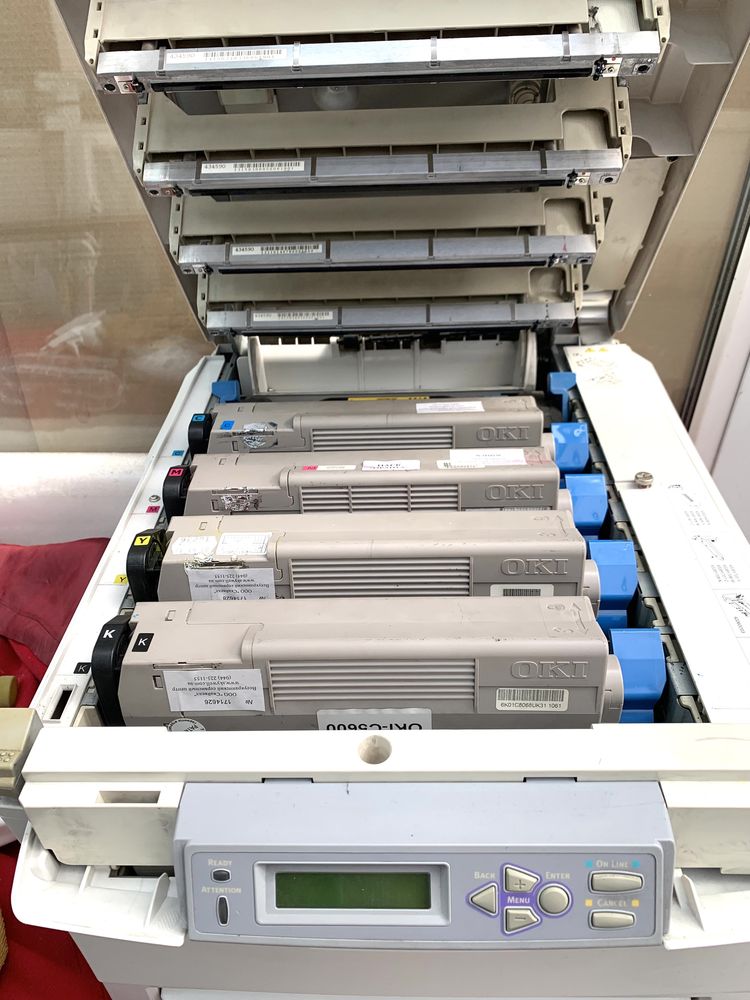 Кольоровий лазерний принтер з мережею OKI C5600 невеликий пробіг