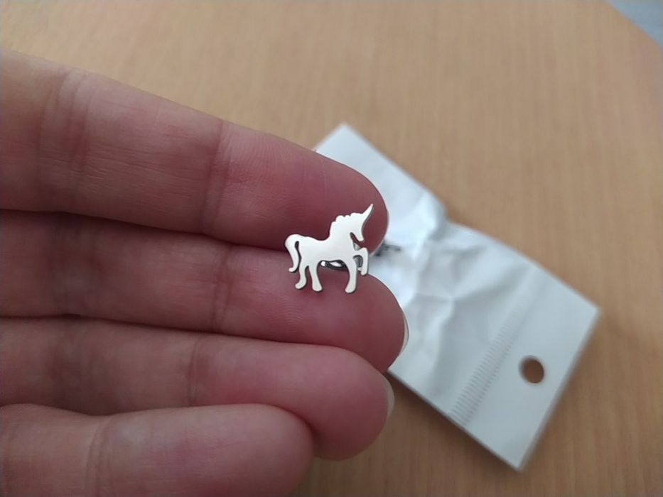 Brincos prateados unicórnio NOVO