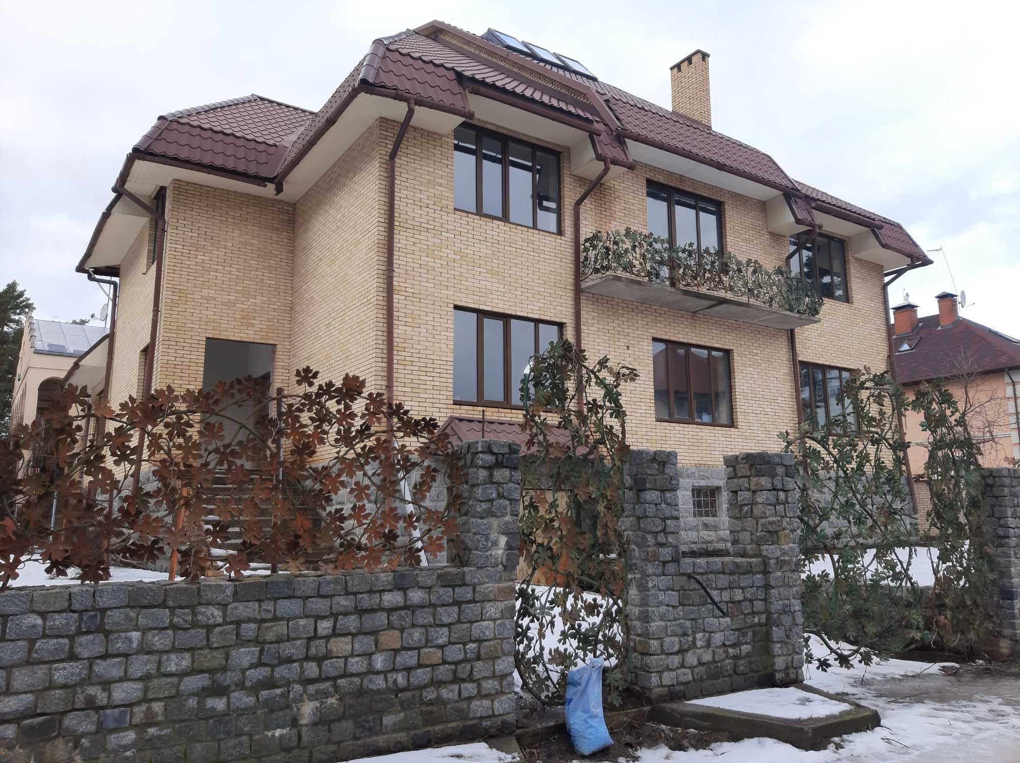 Срочно продам 2-х этажный дом г. Бровары, ул.Весняна Торг