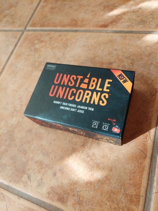 Jogo de cartas Unstable Unicorns edição NSFW