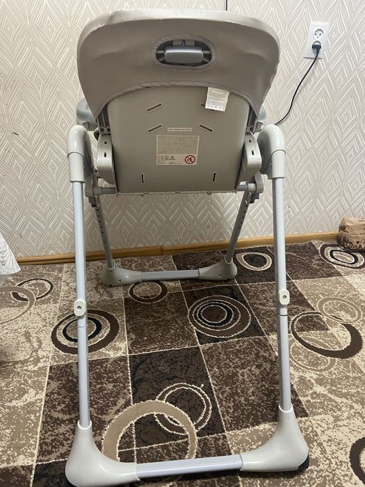 Стільчик для годування