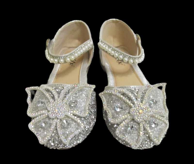 Шикарные праздничные серебристые туфли босоножки с бусинами