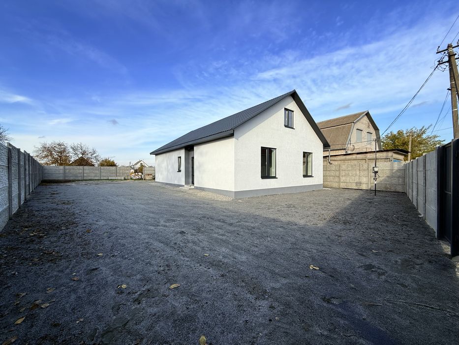 Продам новострой в центре Подгородного можно под Э Оселю !!! ( С )