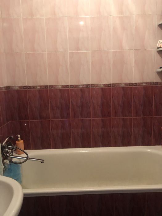 Продається дохкімнатна квартира без меблів ( в аренду не здається)