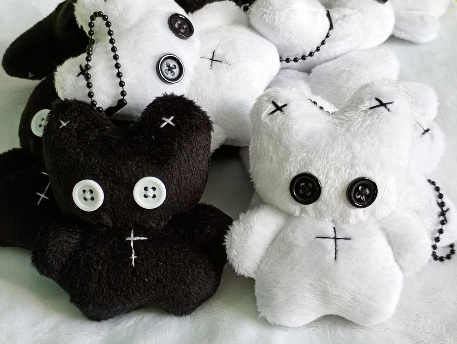 парные брелки (чб)