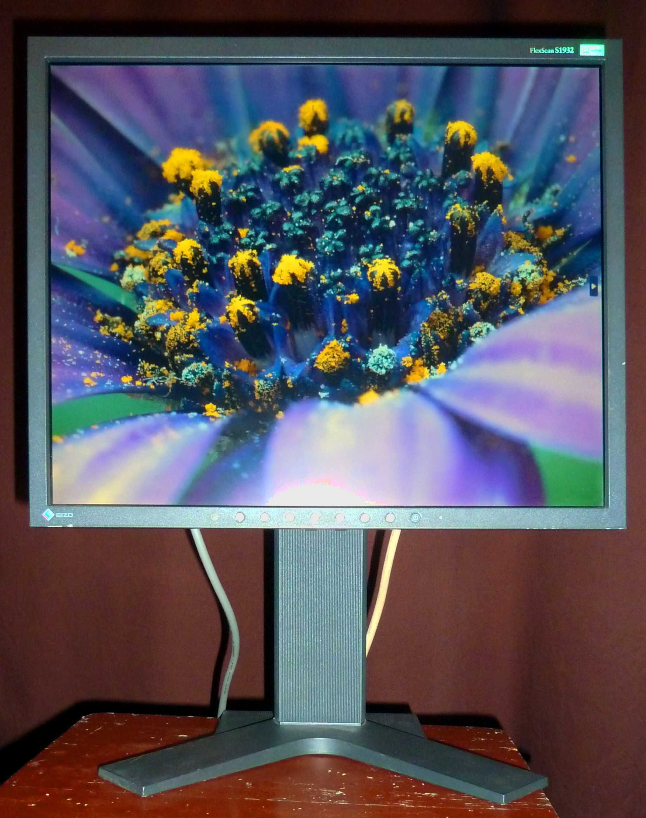 PVA pivot 19" monitor LCD - Eizo FlexScan S1932 - 4:3 1280x1024 Japan