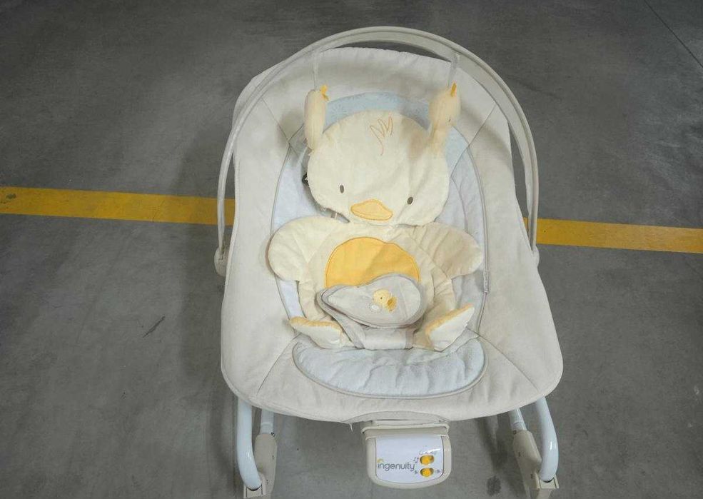 Baloiço com música para bebé