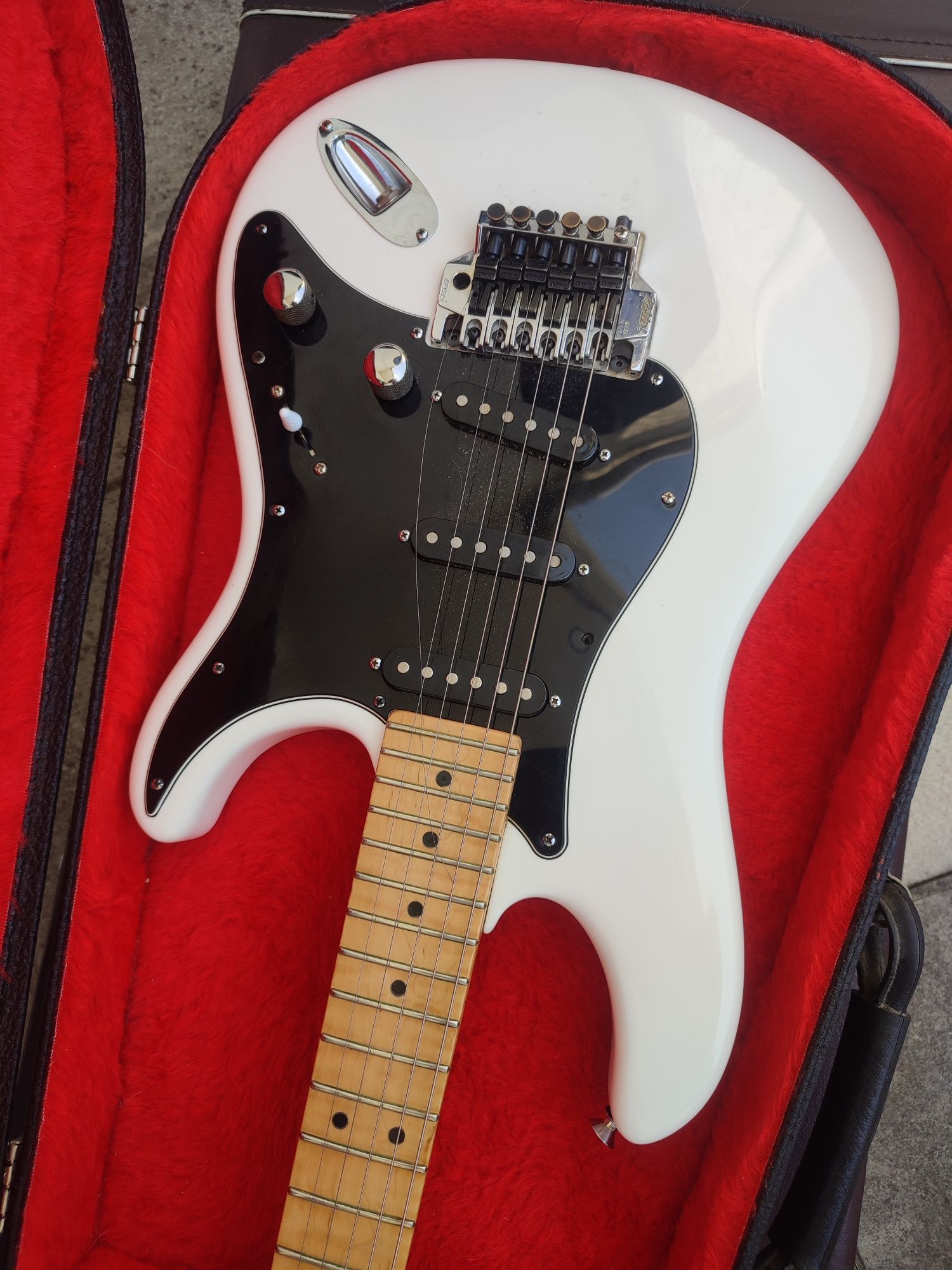 Guitarra Peavey Falcon