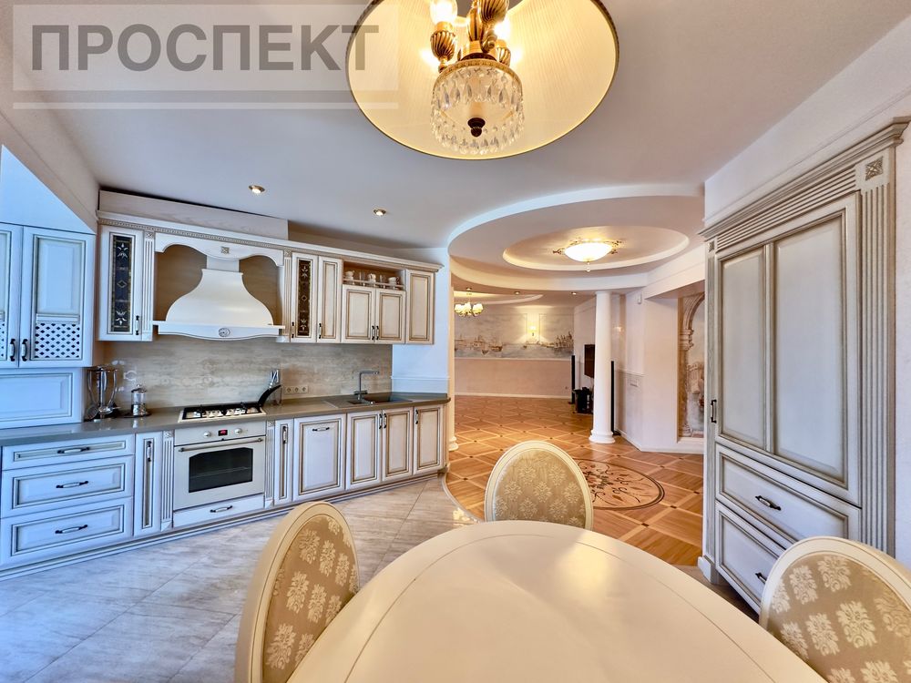 Продаж 4-х кімн.квартири з Авторским ремонтом вул. Петропавлівська .
